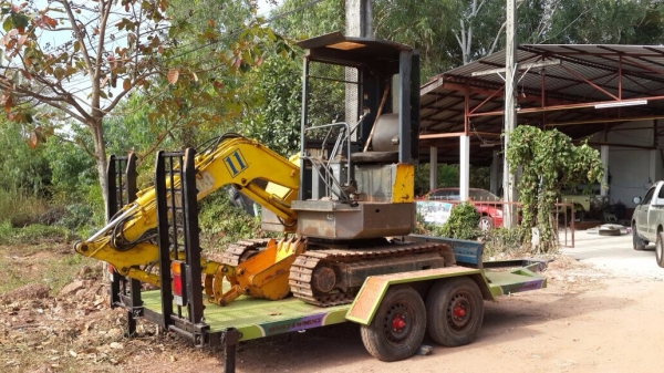 ขายด่วนเครื่องจักรกลหนัก รถแบคโฮ โคมัสสุ PC28uu