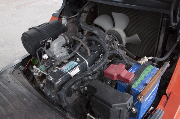 ขายรถโฟล์คลิฟท์ TOYOTA รุ่น 8FG25 ราคา 355,000 บาท นำเข้าจากประเทศญี่ปุ่น 100\% ไม่เคยใช้งานในประเทศไทย