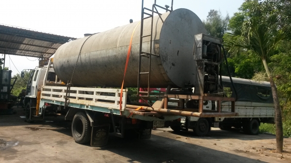 ขายแท้งค์น้ำมันขนาดใหญ่ พร้อมตู้เติมน้ำมันไม่เป็นสนิมครับ เก็บไว้ในร่มใช้งานได้ปรกติ น้ำมันยังอยู่ในถังอีกเยอะครับ ขาย 58000 บาท