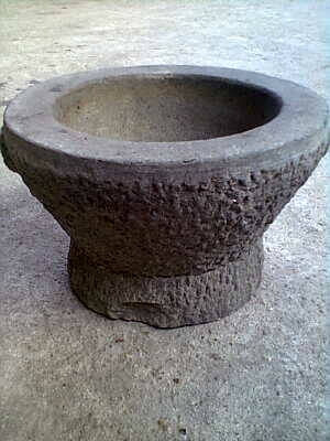 ครกหิน ของเก่า  กว้าง 10 นิ้ว สูง 6 นิ้ว