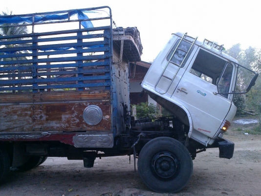 ขายรถล่องเพลาเดียว KT925 วางหัว F18 คัสซีสวย เครื่อง EH700 168 แรงม้า พวงมาลัยพาวเวอร์ ทะเบียนพร้อมโอนครับ