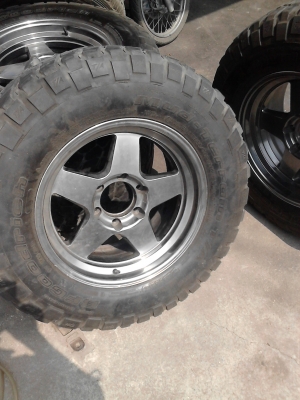265/70R17 แม๊ก เบ้ดเล่ พร้อมยาง BF Goodrich  MUD -Terrain T/A  ชุด 4  ล้อ  ปี 2012  TEL.081-427-3941