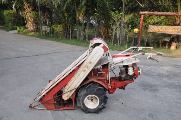 ขายรถเกี่ยว kubota2แถว สวยเดิมจากญี่ปุ่น 19,000เท่านั้น