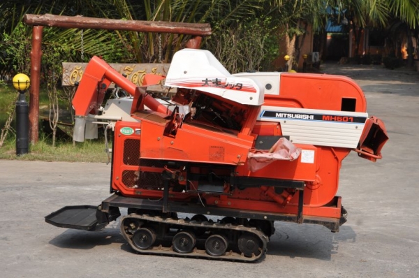 ขายรถ นวดข้าว(เมล็ดพันธ์)ต่างๆMITSUBISHIตีนตะขาบ สภาพสวยเดิมจากญี่ปุ่น ขายถูก29,000บาท!!