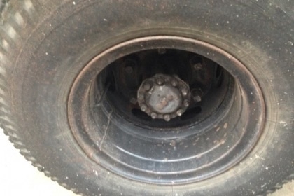 ISUZU NKR 110 HP 4BE1 ปี 31 รถบรรทุกหกล้อตู้แห้ง 3 บานความยาว 4.30 เมตรสภาพดีสภาพสวยพร้อมบรรทุกได้เลยครับ เครื่องยนต์เดิมๆแห้งดีแรงดี ภายในเก๋งสะอาดคอนโซลสวยครบ พวงมาลัยธรรมดา เกียร์สั้น ช่วงล่างแน่นคัชซีสวยเดิมไม่มีบวม คานหน้าเดิม 5 น็อต ชุดเฟืองท้ายใหญ่