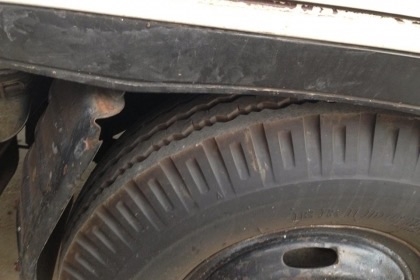 ISUZU NKR 110 HP 4BE1 ปี 31 รถบรรทุกหกล้อตู้แห้ง 3 บานความยาว 4.30 เมตรสภาพดีสภาพสวยพร้อมบรรทุกได้เลยครับ เครื่องยนต์เดิมๆแห้งดีแรงดี ภายในเก๋งสะอาดคอนโซลสวยครบ พวงมาลัยธรรมดา เกียร์สั้น ช่วงล่างแน่นคัชซีสวยเดิมไม่มีบวม คานหน้าเดิม 5 น็อต ชุดเฟืองท้ายใหญ่