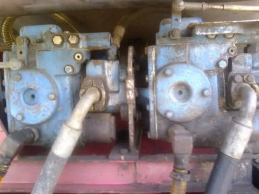 ขายด่วน รถเกี่ยวข้าวเกษตรพัฒนา รุ่น ไอ้หนุ่มไวไฟ เครื่องยนต์วางบน 195 HP HO7D อุ้ม 2.5 ตัน ปั๊มอินตั้นแฝดเบอร์ 22 มอเตอร์ไดกิ้น 22 ช่วงล่างใหญ่ตัวเดินแทรกเตอร์แบบผ่า แน่นดีพร้อมทำงานได้เลยครับ ราคาต่อรองได้ครับ