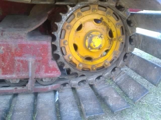 ขายด่วน รถเกี่ยวข้าวเกษตรพัฒนา รุ่น ไอ้หนุ่มไวไฟ เครื่องยนต์วางบน 195 HP HO7D อุ้ม 2.5 ตัน ปั๊มอินตั้นแฝดเบอร์ 22 มอเตอร์ไดกิ้น 22 ช่วงล่างใหญ่ตัวเดินแทรกเตอร์แบบผ่า แน่นดีพร้อมทำงานได้เลยครับ ราคาต่อรองได้ครับ