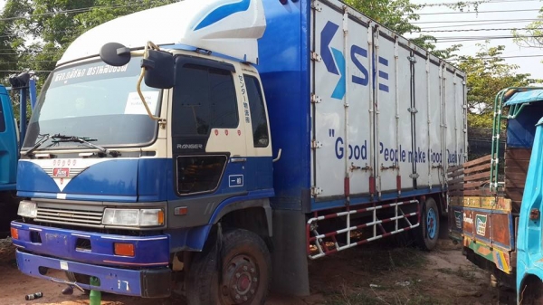 ขาย6ล้อยาว 7.2เมตร HINO FF1J 210 ตู้แห้ง10บาน แชชซีสวย เครื่องดี พ.เพาเวอร์ เบรคทิ๊ฟฟี่ แอร์เย็น สภาพพร้อมใช้งาน ยาง900R20 เอกสารเล่มทะเบียนพร้อมโอน ติดต่อ 080-7964423 085-7698049 จัดไฟแนนซ์เสร็จภายใน1วัน