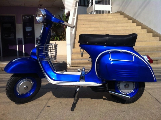 เอเซียเวสป้า---->>จัดส่งรถvespa Sprint สีน้ำเงินแก้วให้คุณรัตน์ ที่นครสวรรค์ 28/02/2558 เป็นที่เรียบร้อย
