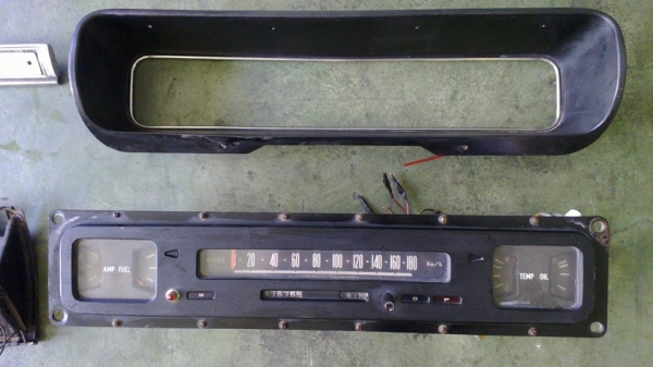 เรือนไมค์+อุปกรณ์หน้าคอลโซล Toyopet Crown Deluxe 1966 เรือนไมค์+อุปกรณ์หน้าคอลโซล Toyopet Crown Deluxe 1966