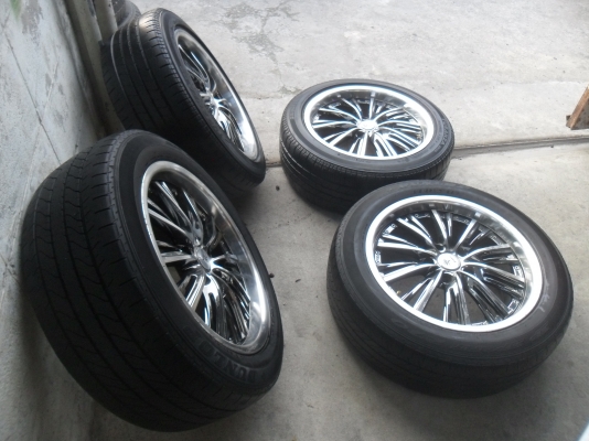 ล้อแม็ก 17นิ้ว 5รู114 พร้อมยาง สวยๆ 4 ล้อ ราคา 8500 บาท