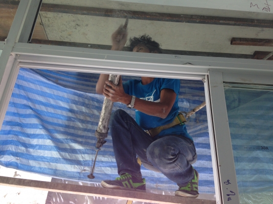 บริษัท รัชพล คอนสตรั่คชั่น แอนล์ อลูมินั่ม จำกัด รับเหมา ติดตั้ง กระจก อลูมีเนี่ยม และ composite ทั่วประเทศ