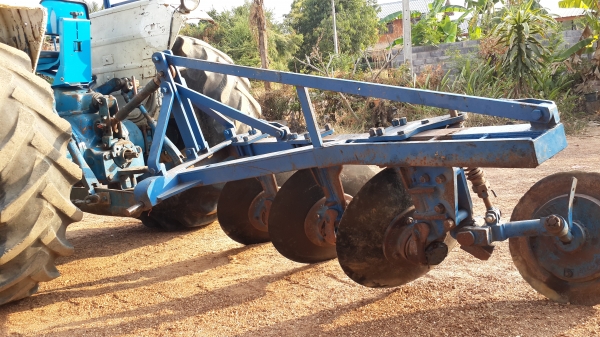 ขอบคุณครับเสี่ยจากอรัญประเทศครับ........รถไถฟอร์ด 6600 T3 ผานดันหน้า CMT + ผาน 3 CMT แน่น เงียบ พร้อมทั้งระบบ