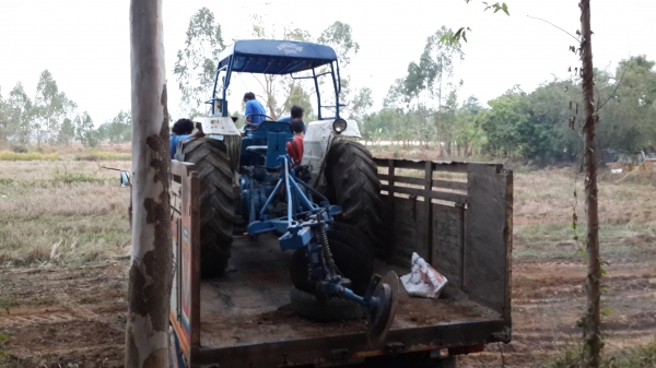 ขอบคุณครับเสี่ยจากอรัญประเทศครับ........รถไถฟอร์ด 6600 T3 ผานดันหน้า CMT + ผาน 3 CMT แน่น เงียบ พร้อมทั้งระบบ