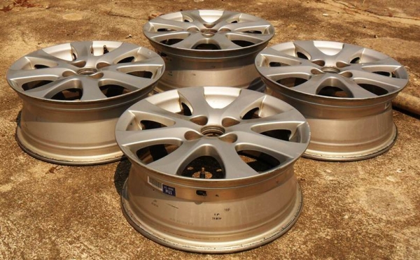 แม็กแท้ ขอบ15_4รู100 (4วง 3,200บ.)ไม่แตกไม่ดุ้ง สีสวย แม็กแท้ ขอบ15_4รู100 (4วง 3,200บ.)ไม่แตกไม่ดุ้ง สีสวย