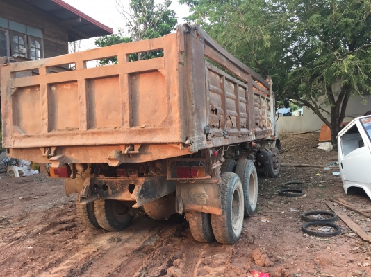 กระบะดั้มสามมิตรพร้อมชุดดั้มของHINOF17