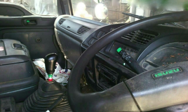 รถอีซูซุ 10 ล้อดั้ม FXZ 270 แรงม้า. ปี  46  ( ขายแม่ , ลูก )    สนใจติดต่อ  081 - 6079515