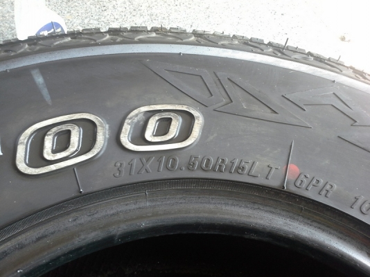 ยาง MAXXIS AT bravo700 31x10.5 R15 อายุยาง ปี12  สภาพสวย ไม่บั้ง ไม่บวม