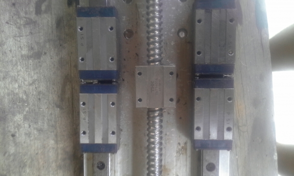 ลิเนียพร้อมบอลสกรู