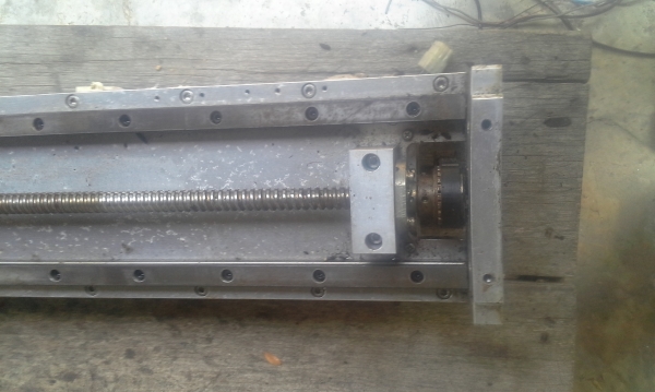 ลิเนียพร้อมบอลสกรู