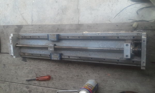 ลิเนียพร้อมบอลสกรู