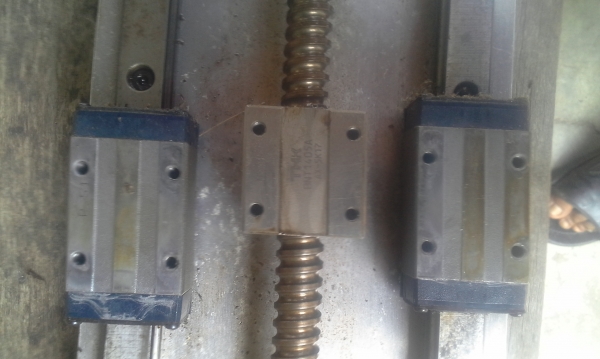 ลิเนียพร้อมบอลสกรู