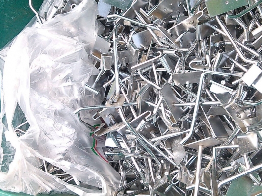 ตะขอไขว้ของขายที่เอาไว้เกี่ยวกับตารางต่างหรือชั้นขายของมีเยอะมากเป็นตะขอใหม่ที่ผ่านการชุบเคลือบเหมือนสแตนเลส สวย แข็ง