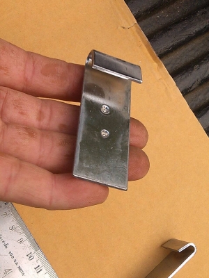 ตะขอไขว้ของขายที่เอาไว้เกี่ยวกับตารางต่างหรือชั้นขายของมีเยอะมากเป็นตะขอใหม่ที่ผ่านการชุบเคลือบเหมือนสแตนเลส สวย แข็ง