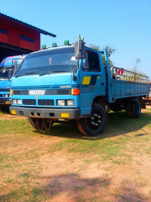 ขาย อีซูซุNPR115 สภาพสวย สีบางเดิมยังไม่เคยทำสี คัชชีสวย เอกสารพร้อมโอน