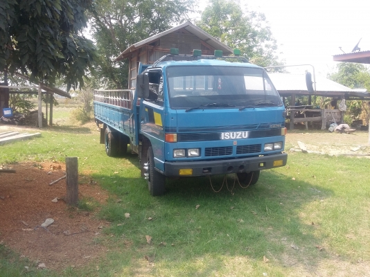 ขาย อีซูซุNPR115 สภาพสวย สีบางเดิมยังไม่เคยทำสี คัชชีสวย เอกสารพร้อมโอน