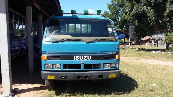 ขาย อีซูซุNPR115 สภาพสวย สีบางเดิมยังไม่เคยทำสี คัชชีสวย เอกสารพร้อมโอน