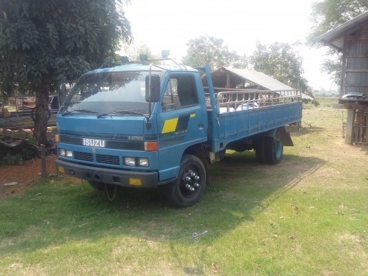 ขาย อีซูซุNPR115 สภาพสวย สีบางเดิมยังไม่เคยทำสี คัชชีสวย เอกสารพร้อมโอน