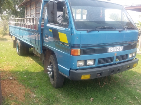 ขาย อีซูซุNPR115 สภาพสวย สีบางเดิมยังไม่เคยทำสี คัชชีสวย เอกสารพร้อมโอน