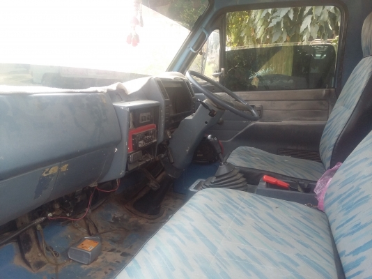 ขาย อีซูซุNPR115 สภาพสวย สีบางเดิมยังไม่เคยทำสี คัชชีสวย เอกสารพร้อมโอน