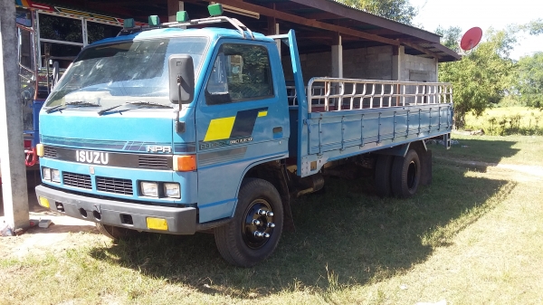 ขาย อีซูซุNPR115 สภาพสวย สีบางเดิมยังไม่เคยทำสี คัชชีสวย เอกสารพร้อมโอน