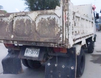 HINO FC3J - 175 HP JO7C หกล้อดั๊มพ์ กระบะดั๊มพ์เหล็ก 5 ตันความยาว 3.60 เมตรสภาพสวยพร้อมใช้งานได้เลยครับ เครื่องแรงดีไม่มีเยิ้ม หัวเก๋งสมอตกแต่งชดแต่งแบบพรีเมี่ยมสวยๆโดยรอบ ภายในเก๋งคอนโซลครบพร้อม แอร์เย็น พวงมาลัยเพาเวอร์ ระบบเบรคทริ๊ปฟี้ครบครัน ช่วงล่างค