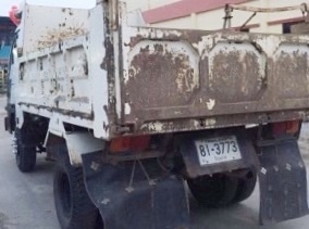 HINO FC3J - 175 HP JO7C หกล้อดั๊มพ์ กระบะดั๊มพ์เหล็ก 5 ตันความยาว 3.60 เมตรสภาพสวยพร้อมใช้งานได้เลยครับ เครื่องแรงดีไม่มีเยิ้ม หัวเก๋งสมอตกแต่งชดแต่งแบบพรีเมี่ยมสวยๆโดยรอบ ภายในเก๋งคอนโซลครบพร้อม แอร์เย็น พวงมาลัยเพาเวอร์ ระบบเบรคทริ๊ปฟี้ครบครัน ช่วงล่างค