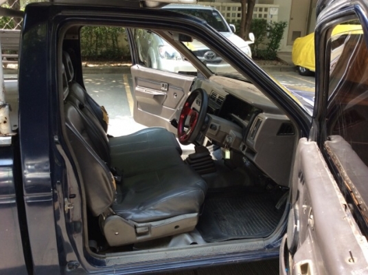 ขายนิสสัน บิ๊กเอ็มตอนเดียว ปี92 เครื่องเบนซิลเดิม Z16 เกียร์ธรรมดา ติดแก๊สLPG เพาเวอร์ เบาะหนังขาดบ้าง แอร์มีต้องเติมน้ำยา วิทยุ ตัวถังยางๆเดิมๆไม่มีชน คานหน้าเดิมเลขชัด ห้องเครื่องเดิม คัสซีดี ล้อแม็ก15" ยางดี ลอนกระบะดี หลังคาพร้อม รถขับดีเลยครับ ป