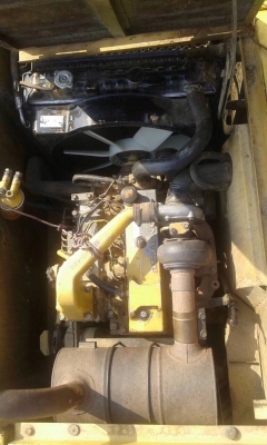 KOMATSU PC 100-5 รถบอดี้สวยมากครับพร้อมทำงานได้เลยไม่มีปัญหา ไฟฟ้าหน้าจอเต็ม เครื่องเดิมปั๊มเดิมๆแห้งดีแรงดีสุดๆครับ ภายในเก๋งสวยสะอาด แอร์เย็น ควบคุมง่ายคล่องตัวดีมาก ภายนอกบูมอาร์มสวยไม่มีปะ เอวแน่น ช่วงล่างดีโรลเลอร์โซ่บูทใบแทรกหนาดีประมาณ 70\% พร้อมทำง