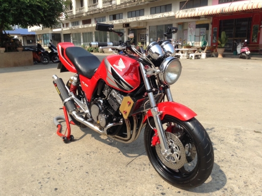 ธารนนทบุรี//ขาย HONDA CB400 ปี 93 ไมค์ 3 ลูก สภาพนางฟ้า ของแต่งเต็ม ระบบเครื่อง ระบบไฟสมบูรณ์ทุกจุด ทะเบียนพร้อมโอน ราคา 75,000 บาท - ยางหน้าหลังเต็ม - โซ่สเตอร์เต็ม - แบตเตอรี่ใหม่ - น้ำมันเครื่องใหม่ - สายถักแต่งทั้งคัน - กันล้มเครื่อง - ท่อเลสยกเส้น -