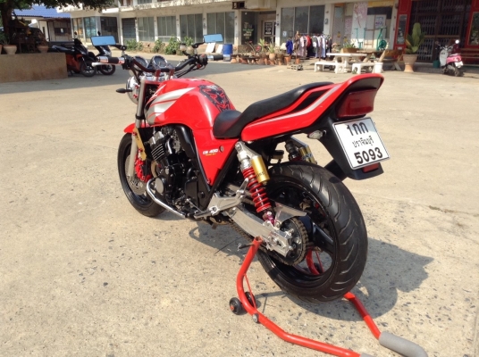 ธารนนทบุรี//ขาย HONDA CB400 ปี 93 ไมค์ 3 ลูก สภาพนางฟ้า ของแต่งเต็ม ระบบเครื่อง ระบบไฟสมบูรณ์ทุกจุด ทะเบียนพร้อมโอน ราคา 75,000 บาท - ยางหน้าหลังเต็ม - โซ่สเตอร์เต็ม - แบตเตอรี่ใหม่ - น้ำมันเครื่องใหม่ - สายถักแต่งทั้งคัน - กันล้มเครื่อง - ท่อเลสยกเส้น -