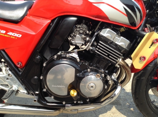 ธารนนทบุรี//ขาย HONDA CB400 ปี 93 ไมค์ 3 ลูก สภาพนางฟ้า ของแต่งเต็ม ระบบเครื่อง ระบบไฟสมบูรณ์ทุกจุด ทะเบียนพร้อมโอน ราคา 75,000 บาท - ยางหน้าหลังเต็ม - โซ่สเตอร์เต็ม - แบตเตอรี่ใหม่ - น้ำมันเครื่องใหม่ - สายถักแต่งทั้งคัน - กันล้มเครื่อง - ท่อเลสยกเส้น -