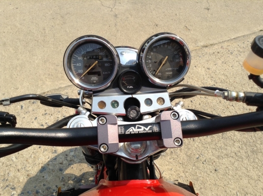 ธารนนทบุรี//ขาย HONDA CB400 ปี 93 ไมค์ 3 ลูก สภาพนางฟ้า ของแต่งเต็ม ระบบเครื่อง ระบบไฟสมบูรณ์ทุกจุด ทะเบียนพร้อมโอน ราคา 75,000 บาท - ยางหน้าหลังเต็ม - โซ่สเตอร์เต็ม - แบตเตอรี่ใหม่ - น้ำมันเครื่องใหม่ - สายถักแต่งทั้งคัน - กันล้มเครื่อง - ท่อเลสยกเส้น -