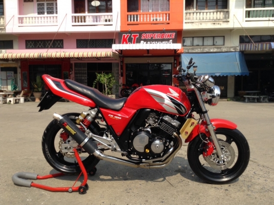 ธารนนทบุรี//ขาย HONDA CB400 ปี 93 ไมค์ 3 ลูก สภาพนางฟ้า ของแต่งเต็ม ระบบเครื่อง ระบบไฟสมบูรณ์ทุกจุด ทะเบียนพร้อมโอน ราคา 75,000 บาท - ยางหน้าหลังเต็ม - โซ่สเตอร์เต็ม - แบตเตอรี่ใหม่ - น้ำมันเครื่องใหม่ - สายถักแต่งทั้งคัน - กันล้มเครื่อง - ท่อเลสยกเส้น -