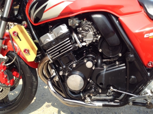 ธารนนทบุรี//ขาย HONDA CB400 ปี 93 ไมค์ 3 ลูก สภาพนางฟ้า ของแต่งเต็ม ระบบเครื่อง ระบบไฟสมบูรณ์ทุกจุด ทะเบียนพร้อมโอน ราคา 75,000 บาท - ยางหน้าหลังเต็ม - โซ่สเตอร์เต็ม - แบตเตอรี่ใหม่ - น้ำมันเครื่องใหม่ - สายถักแต่งทั้งคัน - กันล้มเครื่อง - ท่อเลสยกเส้น -