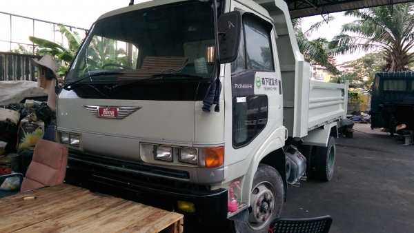 รถดั้ม 6 ล้อเก่าญี่ปุ่น สภาพสวยมาก เครื่อง 195 แรง เบรคจิฟฟี่