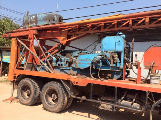 ขายด่วน.  รถตอกเสาเข็ม. สภาพดีมาก. พร้อมใช้งาน