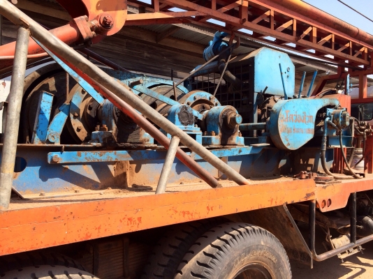 ขายด่วน.  รถตอกเสาเข็ม. สภาพดีมาก. พร้อมใช้งาน