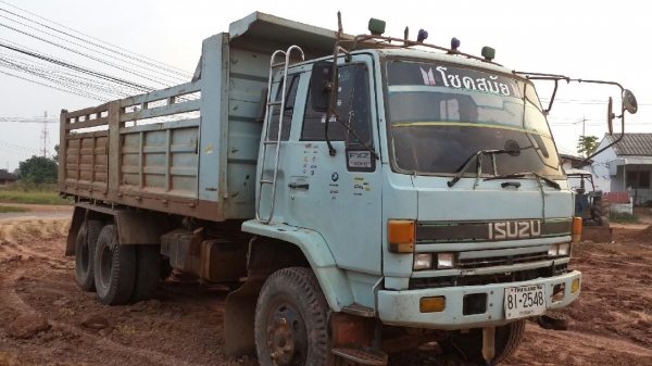 ขาย10ล้อ2เพลา ดั้มISUZU ROCKY 240แรง พ.เพาเวอร์ เบรกทิฟฟี่ เครื่องดี คัชซีสวย ยางดี ภายในสวย สภาพพร้อมใช้งาน เอกสารพร้อมโอน จัดไฟแนนซ์ได้ เงื่อนไขง่ายๆวันเดียวรับรถ สนใจโทร 090-8588220คุณนะ 093-3258446คุณบิวตี้ ID:narong498 หรือ www.truck.in.th/498 หรือfb